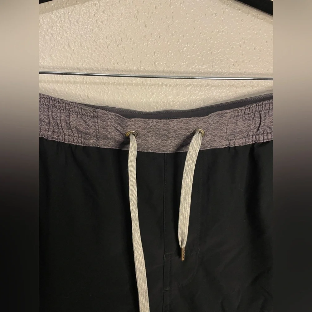 Vuori Men's Evolution Athletic Gym Running Shorts 32 - Picture 3 of 7